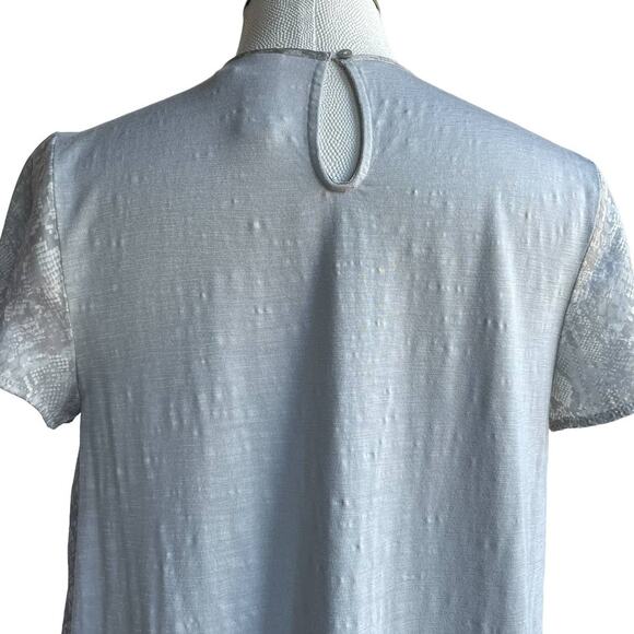 Women's DOLAN Anthropologie Gray Blouse Snake Print Short Sleeve Pleated Top S - Picture 5 of 10